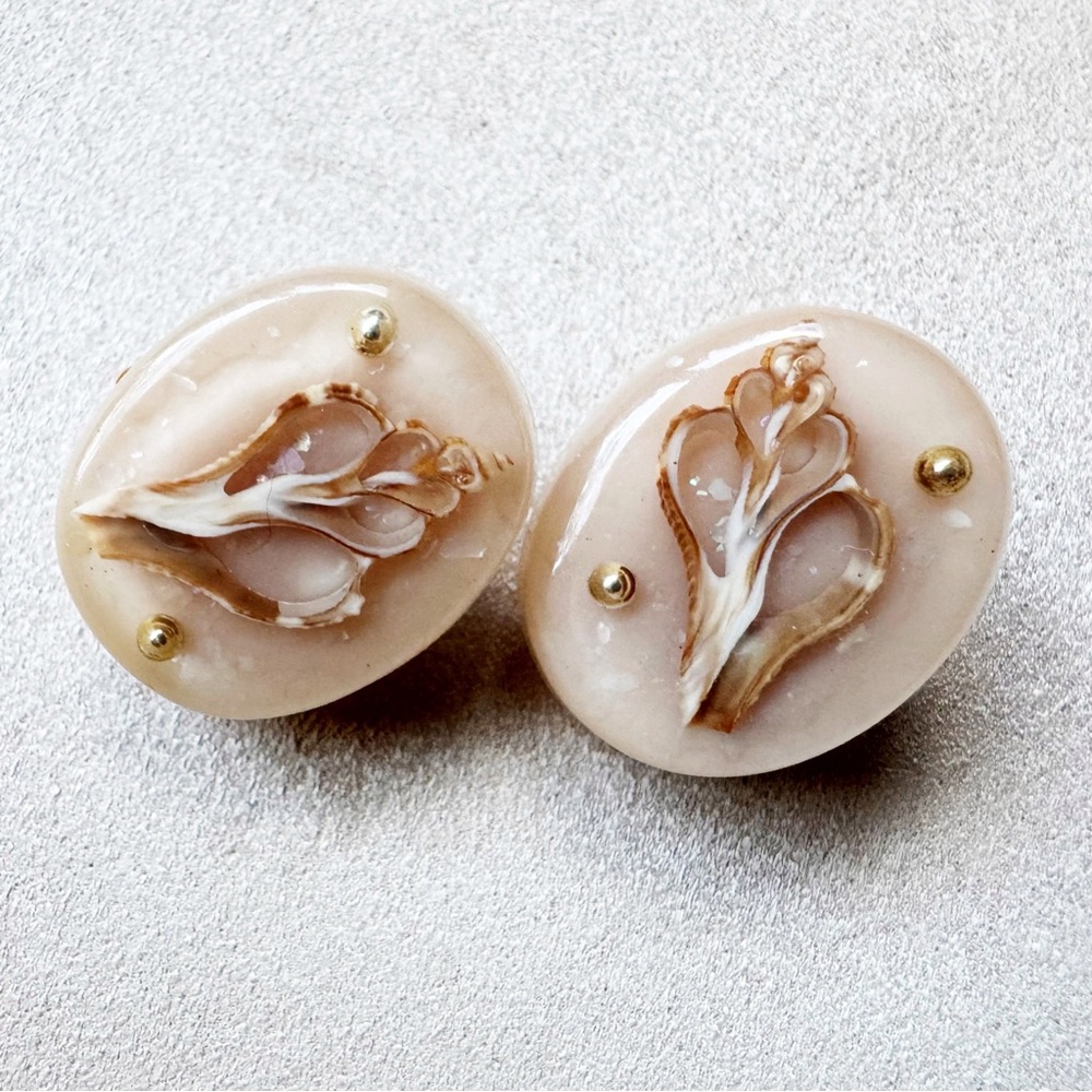 Vintage Shell Resin Clip Earrings